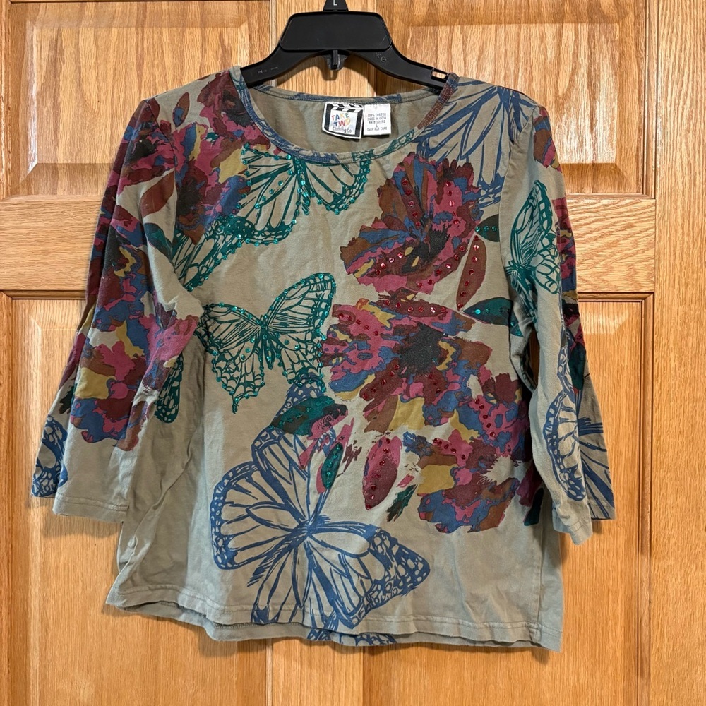 Take Two Clothing Co. Women's L Green Floral Butterfly & Sequin 3/4 Sleeve Top